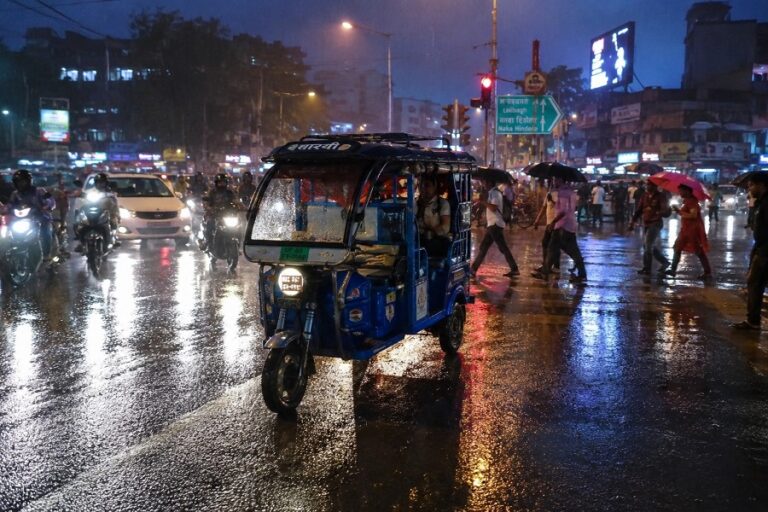 झारखंड के 8 जिलों में आज भारी बारिश का अलर्ट, 27 सितंबर तक वज्रपात और तेज हवा की चेतावनी