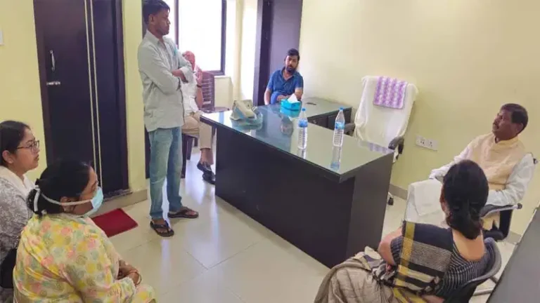 रूपी सोरेन हिल व्यू अस्पताल में भर्ती, अर्जुन मुंडा और इरफान अंसारी ने जाना हाल