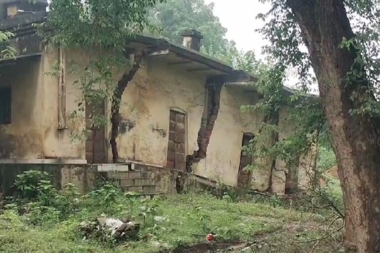 गिरिडीह में फिर भू-धसान से हड़कंप, कई घर जमींदोज; 11 मकान कराए गए खाली