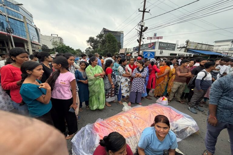 रांची के अशोक नगर में कार ने रेहड़ी चालक को घसीटा, मौत के बाद परिजनों ने सड़क जाम की