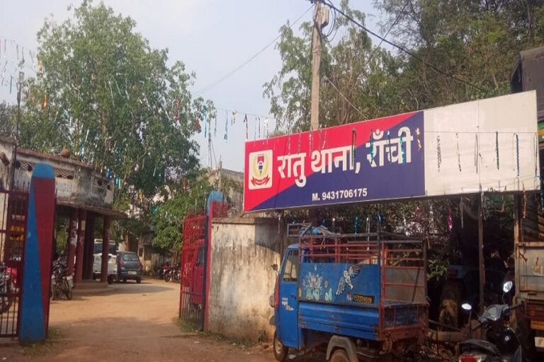रांची में जमीन विवाद में भाई ने भाई की हत्या की, फावड़े से हमला करने का आरोप; खेत किनारे मिला शव