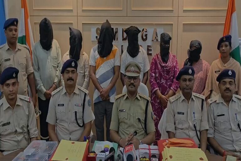 नौकरी के नाम पर करोड़ों की ठगी, 900 लोगों को बनाया शिकार; सिमडेगा में 6 आरोपी गिरफ्तार