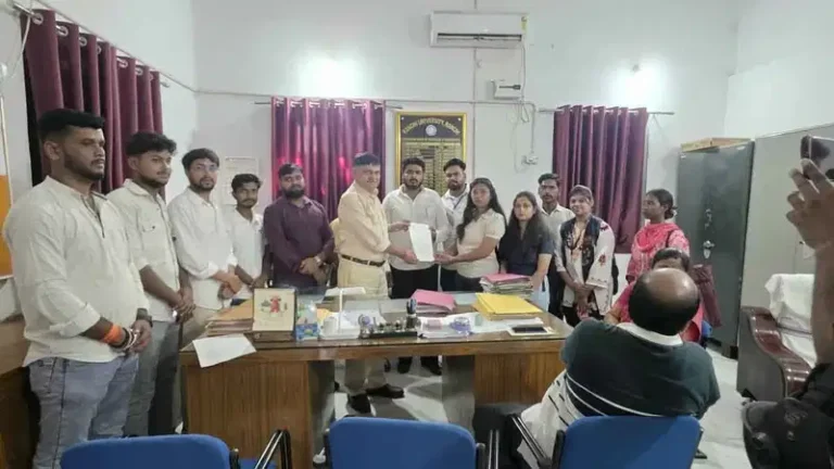 रांची विश्वविद्यालय में सत्र की देरी पर NSUI का प्रदर्शन, समय पर परीक्षा नहीं हुई तो तालाबंदी की चेतावनी