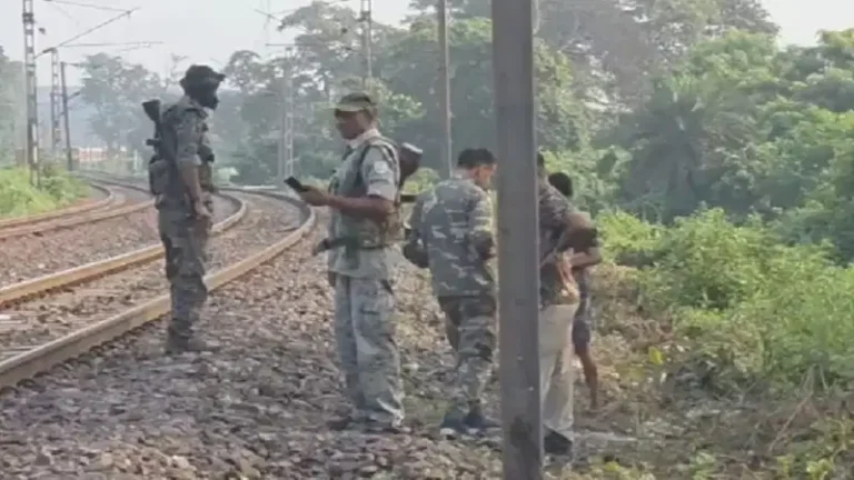 सरायकेला में कांड्रा स्टेशन के पास रेलवे ट्रैक किनारे मिला व्यक्ति का शव, पहचान नहीं