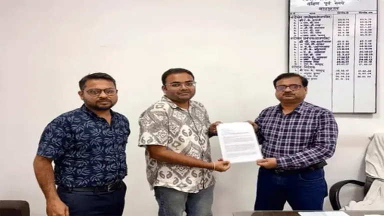 टाटानगर स्टेशन के विकास को लेकर रेलवे अधिकारियों को सौंपा ज्ञापन, यात्री सुविधाओं पर हुई चर्चा