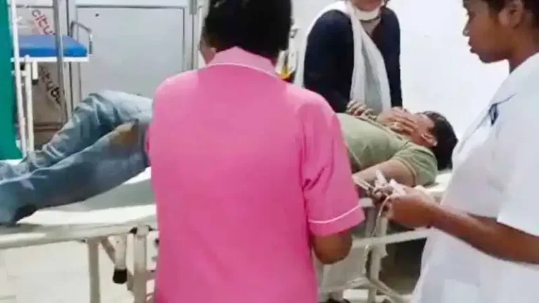 गुमला में तेज रफ्तार बोलेरो का कहर, बाइक सवार की मौत; स्कूटी सवार दो भाई घायल