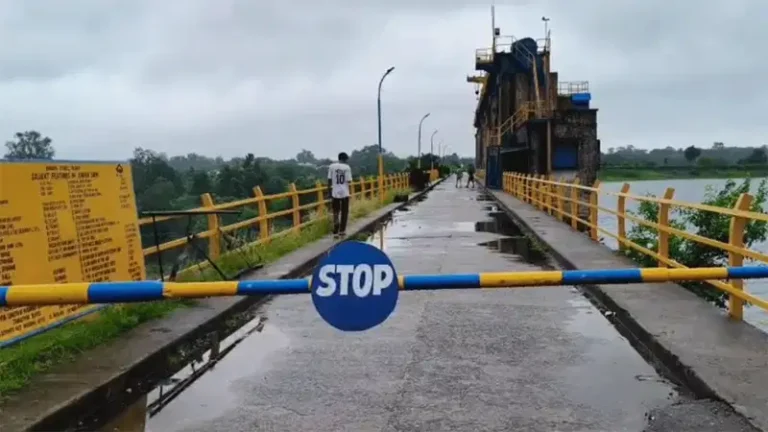 बोकारो में गरगा डैम का जलस्तर खतरे के निशान के करीब, गेट नंबर-3 खोला गया