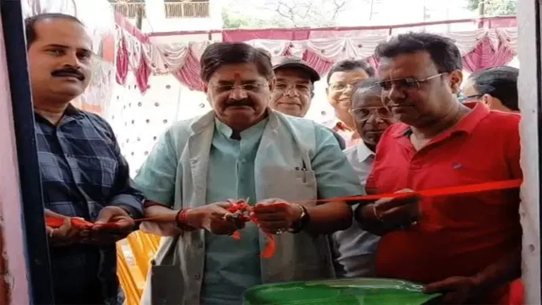 धनबाद के पांडरपाला में निःशुल्क नेत्र जांच शिविर, आयुष्मान कार्ड भी बनाए गए