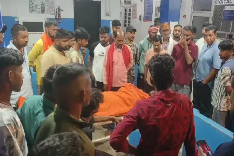 गिरिडीह में दरोगा के बेटे की पीट-पीटकर हत्या, फास्टफूड दुकान पर विवाद के बाद 10–15 युवकों पर आरोप