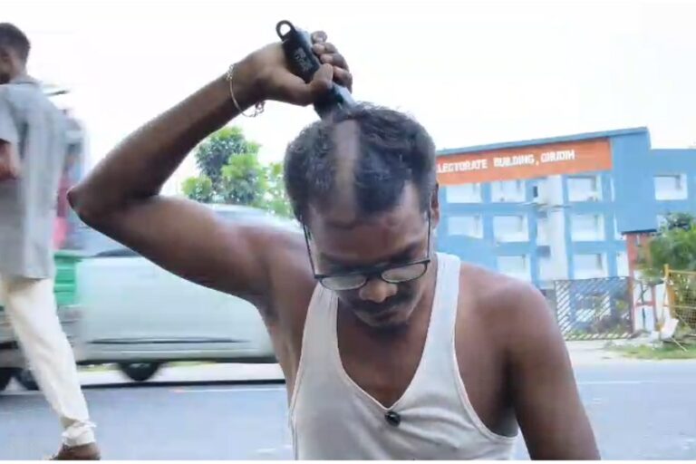 गिरिडीह में जमीन विवाद को लेकर कुलदीप तुरी का अनोखा विरोध, आधे बाल-मूंछ हटाकर जताई नाराजगी