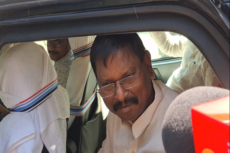 राज्यपाल से मिले अर्जुन मुंडा, आदिवासी क्षेत्रों और जमीन से जुड़े मुद्दों पर की चर्चा