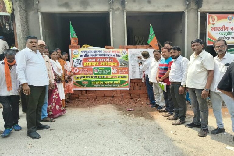 खासमहल-गोविंदपुर सड़क निर्माण में देरी के खिलाफ BJP का हस्ताक्षर अभियान, लोगों ने जल्द काम पूरा कराने की मांग की