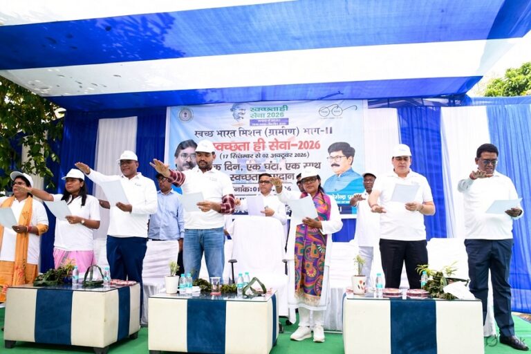 स्वच्छता ही सेवा-2026: मंत्री योगेंद्र प्रसाद ने किया श्रमदान, बोले- कपड़े का थैला अपनाएं