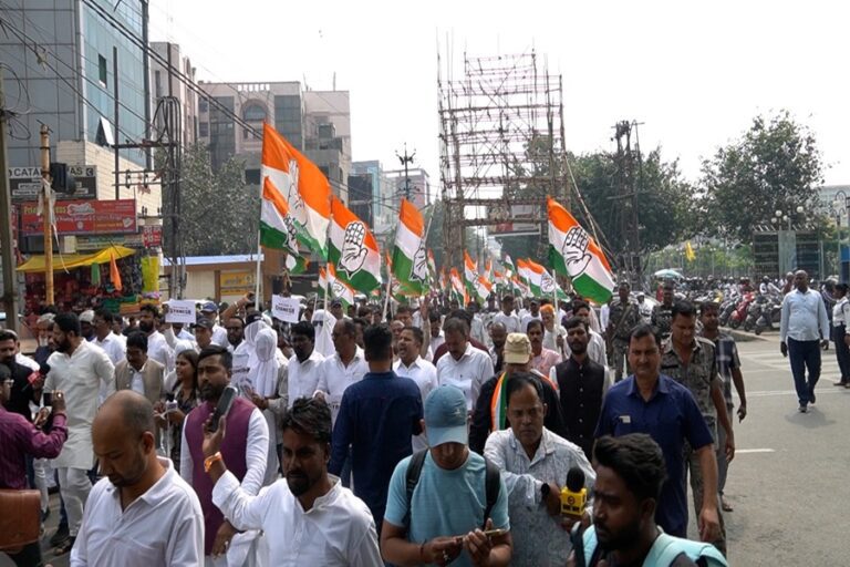 Ranchi News: मतदाता सूची में नाम हटाने के विरोध में कांग्रेस का प्रदर्शन, ज्ञानेश कुमार का पुतला फूंका