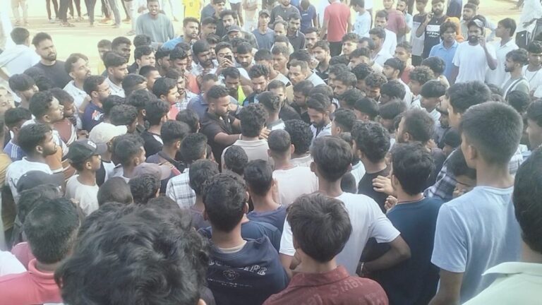 चतरा स्टेडियम में दो डिफेंस एकेडमी के ट्रेनरों के बीच मारपीट, पुलिस ने संभाला मोर्चा