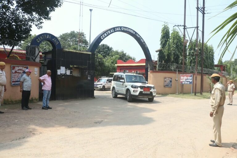 घाघीडीह जेल के बाहर फोटो लेने पर विवाद, पत्रकार से अभद्र व्यवहार का आरोप