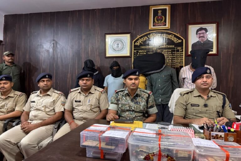 गोड्डा में 50.5 ग्राम ब्राउन शुगर के साथ 5 आरोपी गिरफ्तार, XUV कार और ₹58,250 नकद बरामद