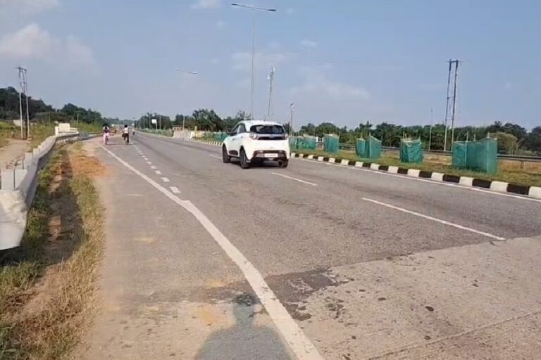 Gumla News: NH-43 के पलमा-गुमला पथ का NHAI अधिकारी ने किया निरीक्षण, विकास को मिलेगी रफ्तार