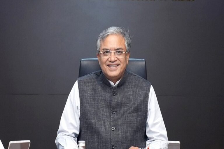 दिल्ली : ज्ञानेश कुमार को भारत रत्न देने की मांग, कनॉट प्लेस में व्यापारियों ने किया प्रदर्शन का विरोध