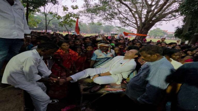 रांची : रैली के दौरान फिसला स्वास्थ्य मंत्री इरफान अंसारी का पैर, बोले- अब बिल्कुल ठीक हूं