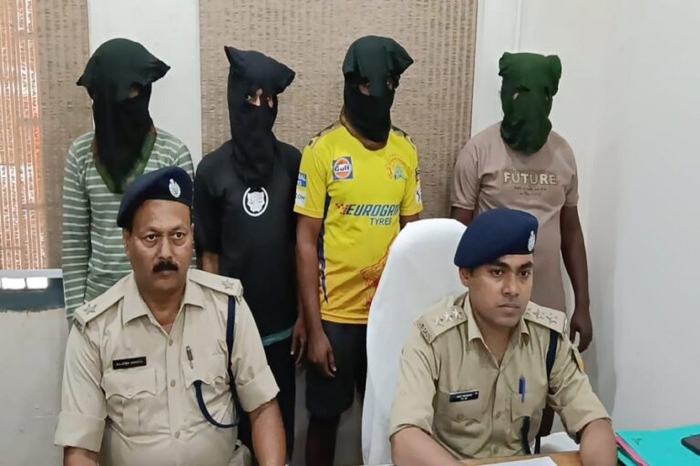 जामताड़ा में 4 साइबर ठग गिरफ्तार, बैंक अधिकारी बनकर और फर्जी कैशबैक मैसेज से करते थे ठगी