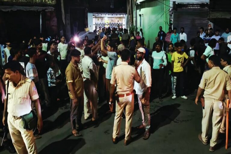 जमशेदपुर : कचरे के ढेर में बोरे में बंद मिला मवेशी के बच्चे का शव, टेल्को की महानंद बस्ती में हंगामा