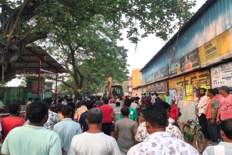 जामताड़ा में अतिक्रमण हटाने के दौरान हंगामा, विरोध के बाद प्रशासन ने रोका अभियान