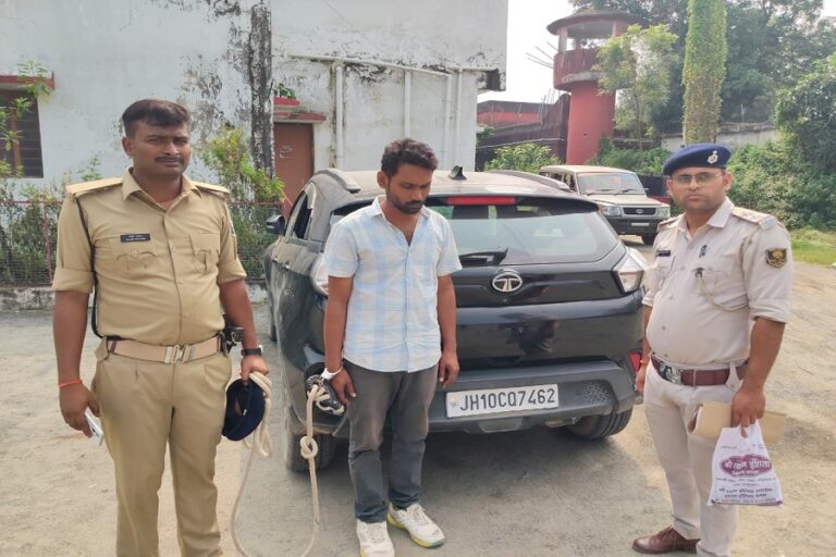 Jamtara News: अंतरराज्यीय वाहन चोर गिरोह का खुलासा, बिहार से चोरी हुई टाटा नेक्सॉन बरामद
