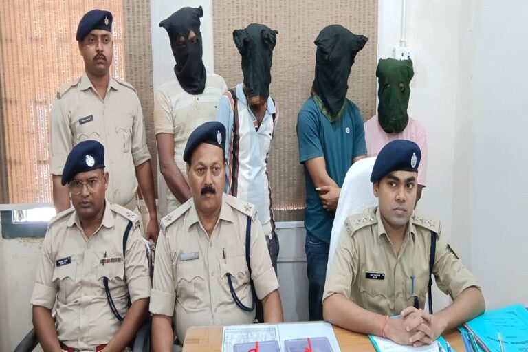 जामताड़ा में साइबर ठगों पर पुलिस की बड़ी कार्रवाई, 4 गिरफ्तार; 8 मोबाइल और सिम बरामद