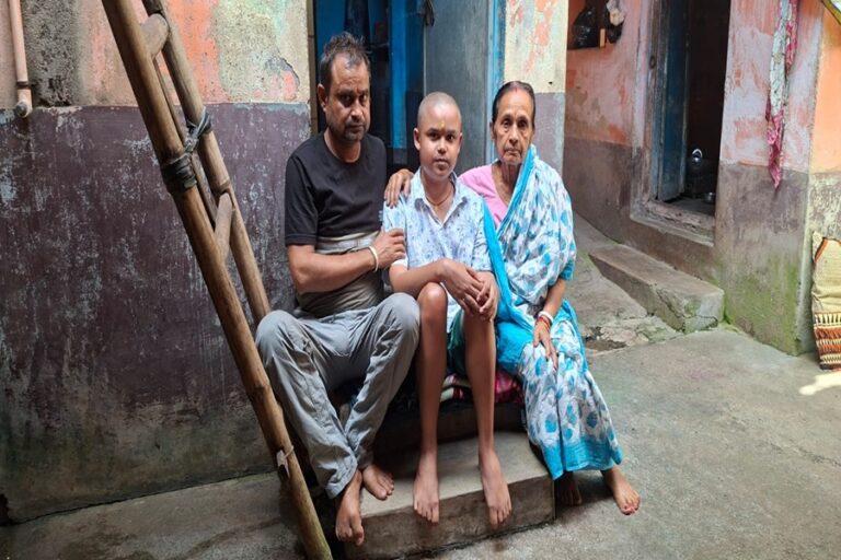 Sahibganj News: दुर्लभ बीमारी से जूझ रहा 14 साल का जीत, इलाज के लिए लाखों की जरूरत; सरकारी मदद का इंतजार