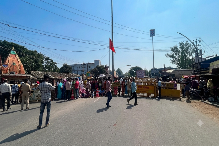 खूंटी में फादर बेनेदिक्त बारला पर हमले के विरोध में सड़क जाम, आरोपियों की गिरफ्तारी की मांग