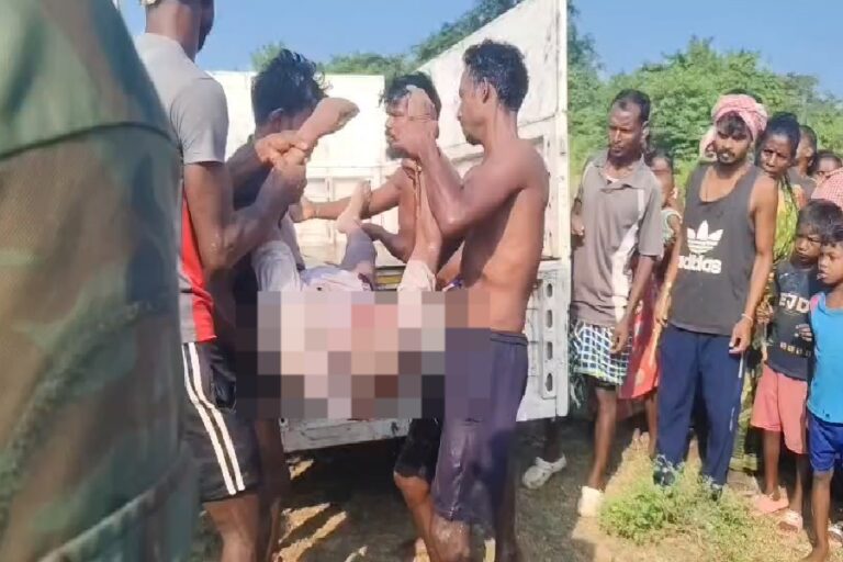 पाकुड़ में बंद पत्थर खदान से मिला अज्ञात युवक का शव, रस्सी से बंधे थे दोनों हाथ