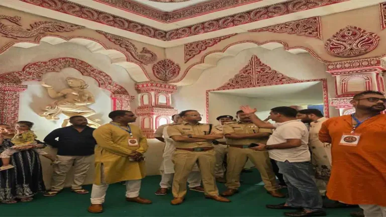 Jamshedpur News: DIG अनुरंजन किस्पोट्टा ने पूजा पंडालों का किया निरीक्षण, सुरक्षा व्यवस्था को लेकर दिए निर्देश