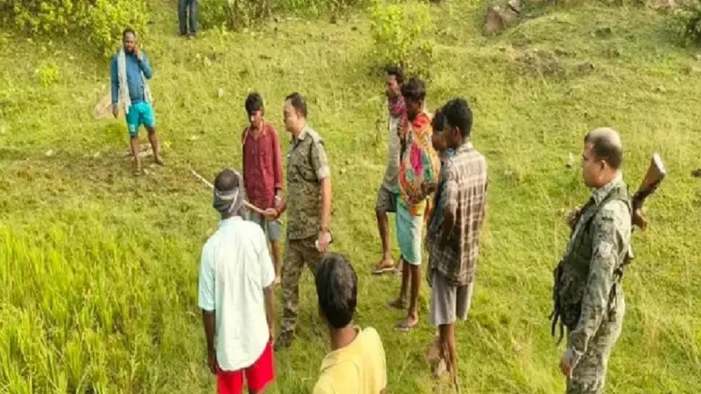 Dumka News: काठीकुंड में नौवीं की आदिवासी छात्रा का शव मिला, दुष्कर्म के बाद हत्या की आशंका