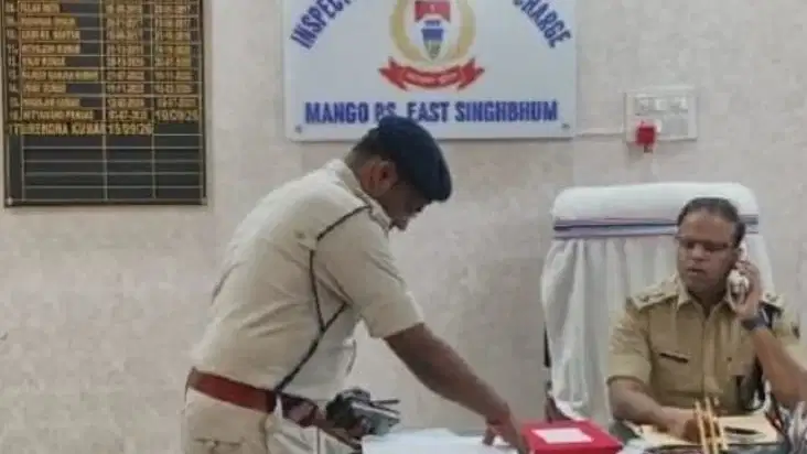 जमशेदपुर के मानगो थाना पहुंचे SSP, दुर्गापूजा को लेकर सुरक्षा व्यवस्था के दिए सख्त निर्देश