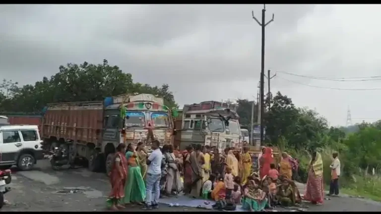 हजारीबाग में कोयला ढुलाई कर रहे हाइवा की चपेट में आने से मजदूर की मौत, सड़क जाम