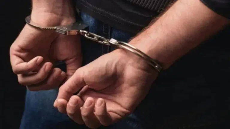 Ranchi News: मांडर में पूर्व आर्मी जवान का मकान तोड़ने के मामले में दो गिरफ्तार, मुख्य आरोपी फरार