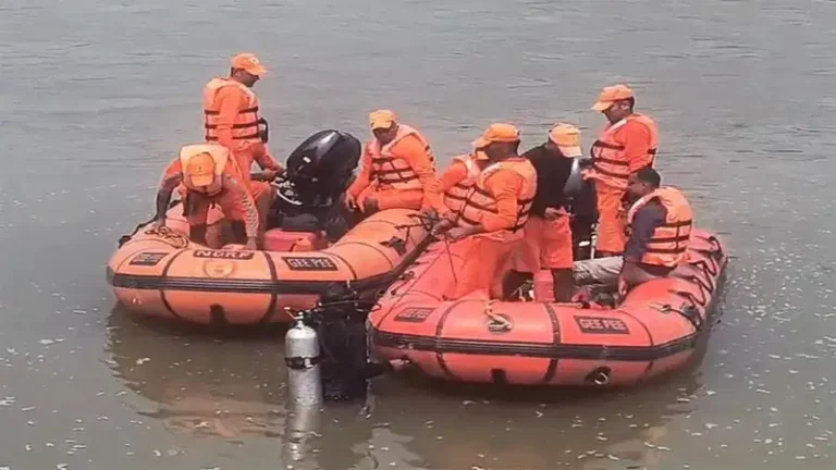 धनबाद में दामोदर नदी में लापता सोनाक्षी की तलाश, NDRF ने शुरू किया सर्च ऑपरेशन