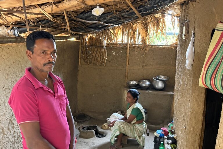 Sahibganj News: दो साल पहले आवास योजना में आया नाम, अब तक नहीं मिला पक्का मकान